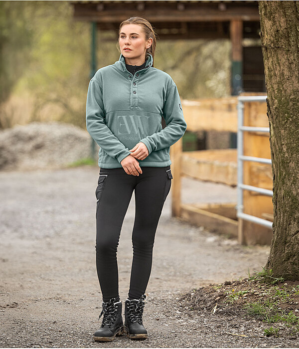 Tenue femme avec pull en polaire